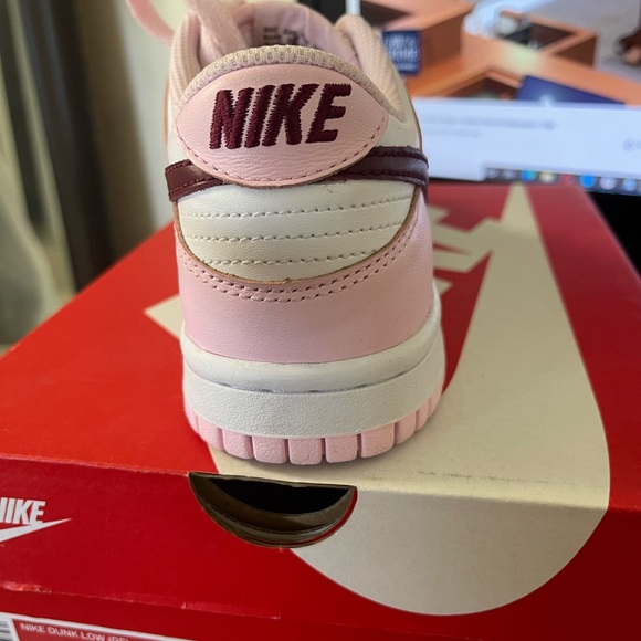Nike dunk low GS ‘Pink Foam’ - Picture 2 of 5